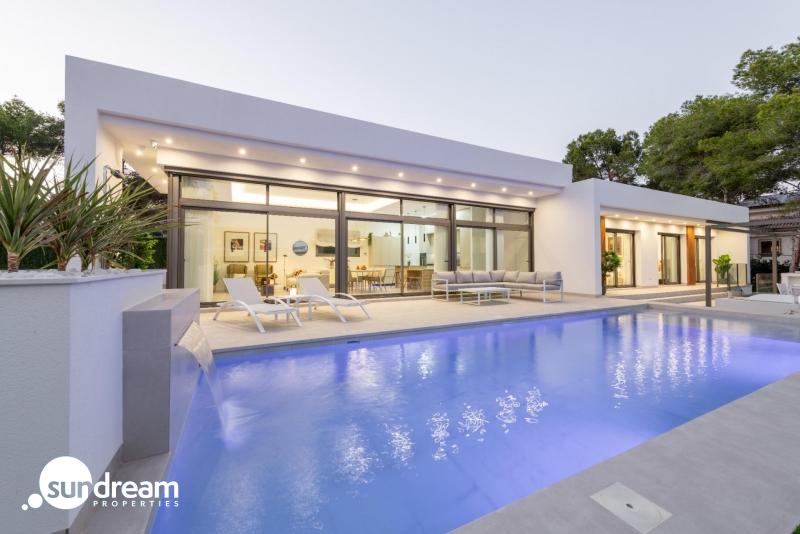 EXCLUSIVA VILLA MODERNA DE NUEVA CONSTRUCCIÓN EN PINAR DE CAMPOVERDE