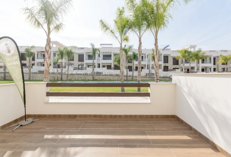 BUNGALOW DE 2 DORM. DE NUEVA CONSTRUCCIÓN EN COMPLEJO RESIDENCIAL EN TORREVIEJA.