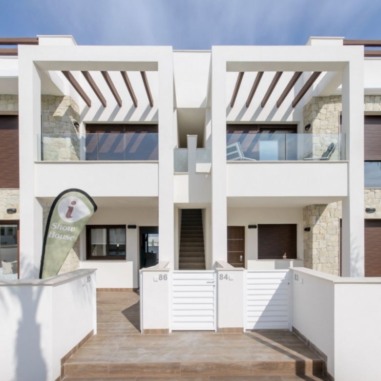 BUNGALOW DE 2 DORM. DE NUEVA CONSTRUCCIÓN EN COMPLEJO RESIDENCIAL EN TORREVIEJA.