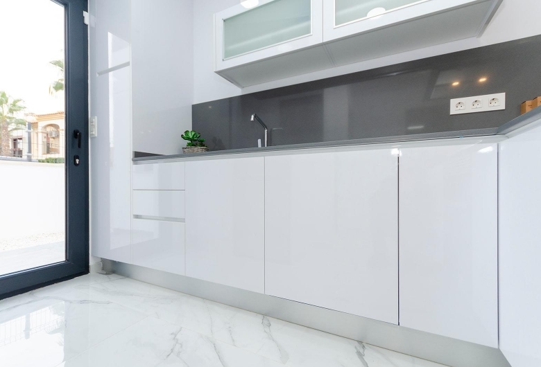VILLA DE NUEVA CONSTRUCCIÓN DE 3 DORMITORIOS EN TORREVIEJA