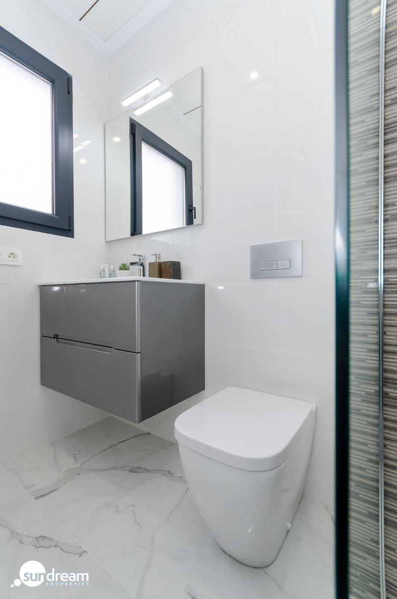 VILLA DE NUEVA CONSTRUCCIÓN DE 3 DORMITORIOS EN TORREVIEJA