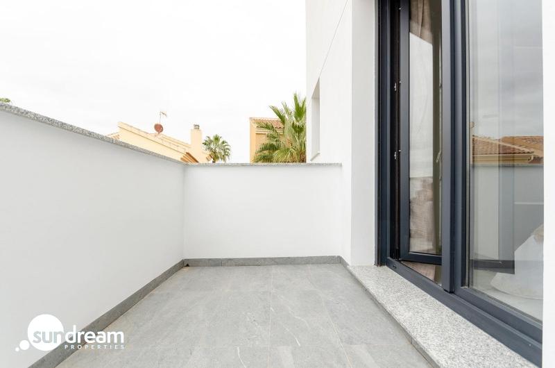 g_39801-21-27 VILLA DE NUEVA CONSTRUCCIÓN DE 3 DORMITORIOS EN TORREVIEJA