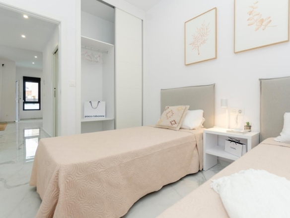 VILLA DE NUEVA CONSTRUCCIÓN DE 3 DORMITORIOS EN TORREVIEJA