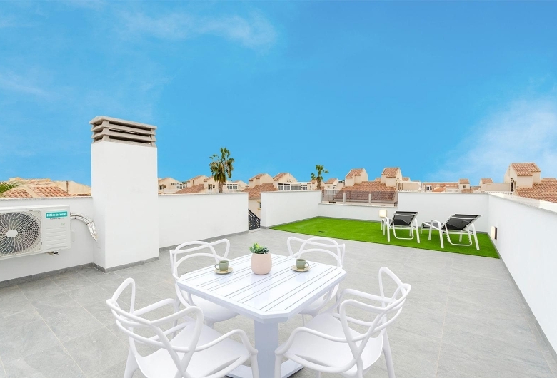 VILLA DE NUEVA CONSTRUCCIÓN DE 3 DORMITORIOS EN TORREVIEJA