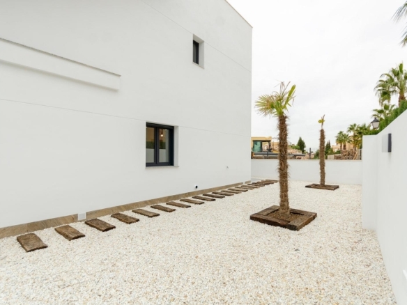 VILLA DE NUEVA CONSTRUCCIÓN DE 3 DORMITORIOS EN TORREVIEJA