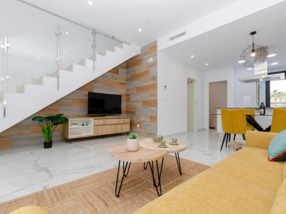 VILLA DE NUEVA CONSTRUCCIÓN DE 3 DORMITORIOS EN TORREVIEJA