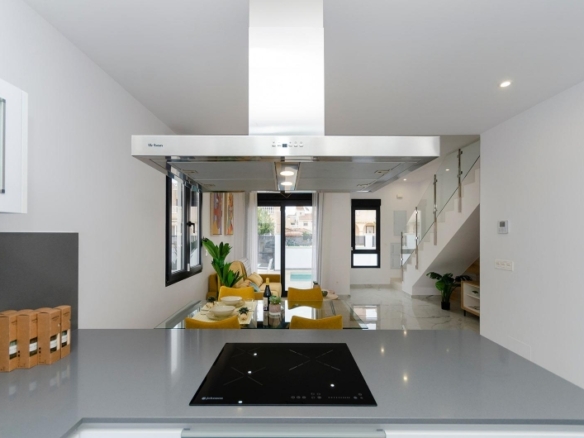 VILLA DE NUEVA CONSTRUCCIÓN DE 3 DORMITORIOS EN TORREVIEJA