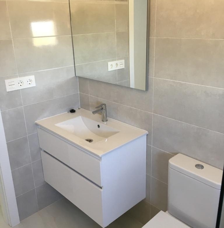 VILLA DE ESTILO TRADICIONAL DE 3 DORMITORIOS DE NUEVA CONSTRUCCIÓN  EN PINOSO