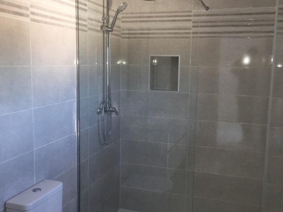 VILLA DE ESTILO TRADICIONAL DE 3 DORMITORIOS DE NUEVA CONSTRUCCIÓN  EN PINOSO
