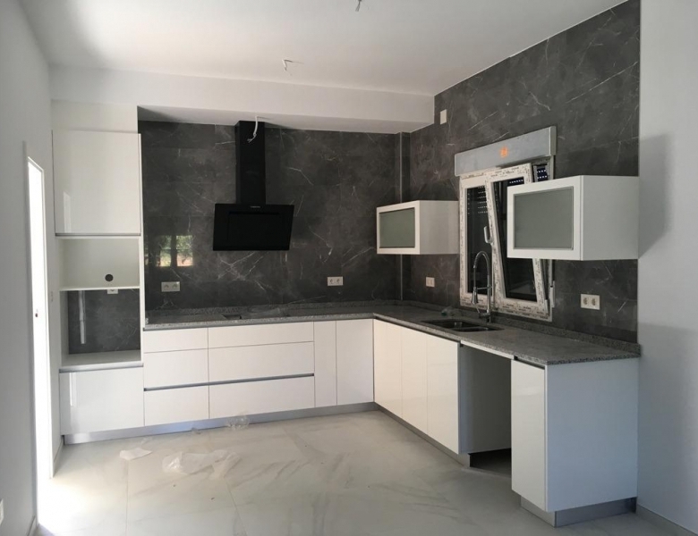 VILLA DE ESTILO TRADICIONAL DE 3 DORMITORIOS DE NUEVA CONSTRUCCIÓN  EN PINOSO