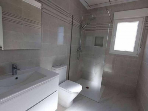 VILLA DE ESTILO TRADICIONAL DE 3 DORMITORIOS DE NUEVA CONSTRUCCIÓN  EN PINOSO