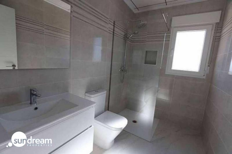 VILLA DE ESTILO TRADICIONAL DE 3 DORMITORIOS DE NUEVA CONSTRUCCIÓN  EN PINOSO