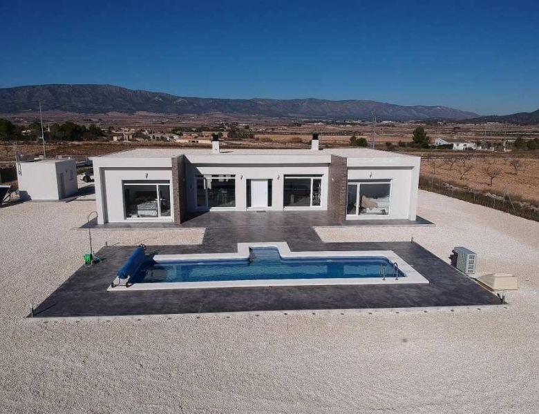 VILLA MODERNA EN UNA SOLA PLANTA DE 3 DORMITORIOS DE NUEVA CONSTRUCCIÓN EN PINOSO