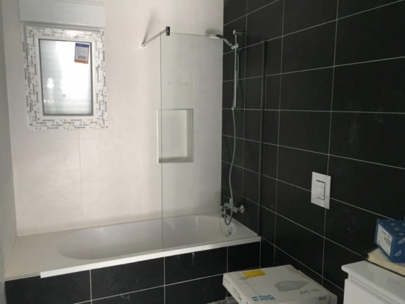 VILLA MODERNA EN UNA SOLA PLANTA DE 3 DORMITORIOS DE NUEVA CONSTRUCCIÓN EN PINOSO