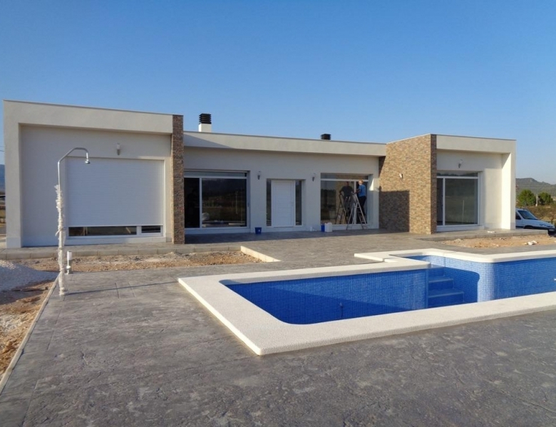 VILLA MODERNA EN UNA SOLA PLANTA DE 3 DORMITORIOS DE NUEVA CONSTRUCCIÓN EN PINOSO
