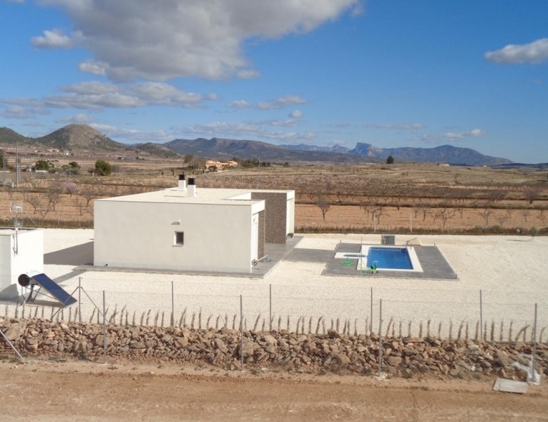 VILLA MODERNA EN UNA SOLA PLANTA DE 3 DORMITORIOS DE NUEVA CONSTRUCCIÓN EN PINOSO