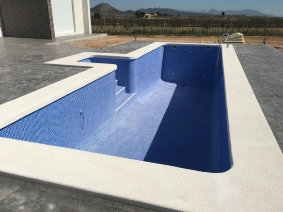 VILLA MODERNA EN UNA SOLA PLANTA DE 3 DORMITORIOS DE NUEVA CONSTRUCCIÓN EN PINOSO