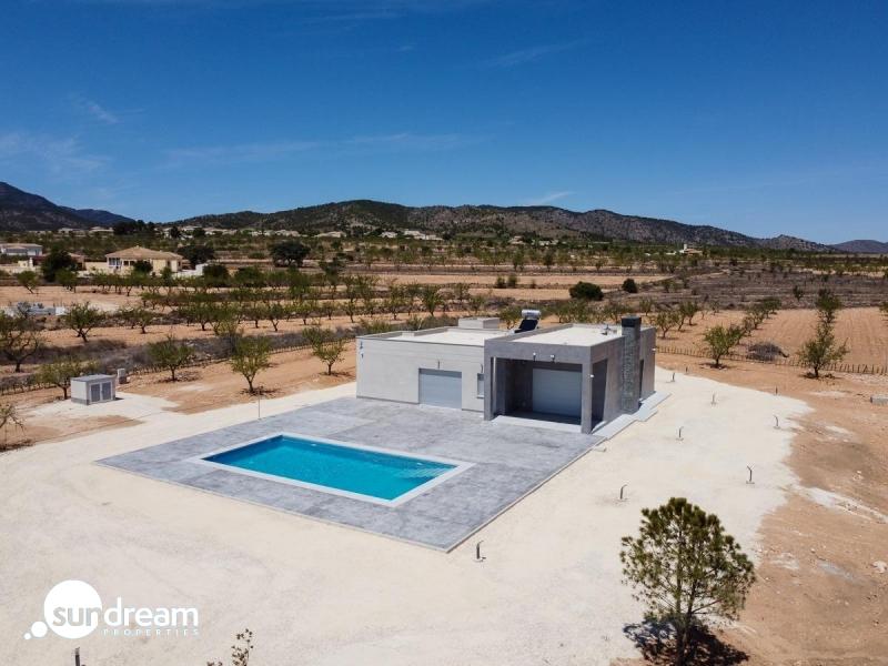 VILLA MODERNA EN UNA SOLA PLANTA DE 3 DORMITORIOS DE NUEVA CONSTRUCCIÓN EN PINOSO