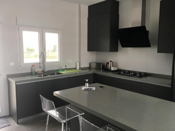 VILLA MODERNA EN UNA SOLA PLANTA DE 3 DORMITORIOS DE NUEVA CONSTRUCCIÓN EN PINOSO