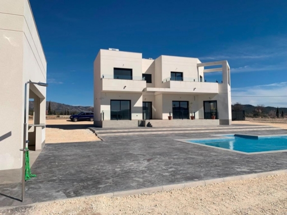 VILLA MODERNA DE 2 PLANTAS DE 4 DORMITORIOS DE NUEVA CONSTRUCCIÓN EN PINOSO