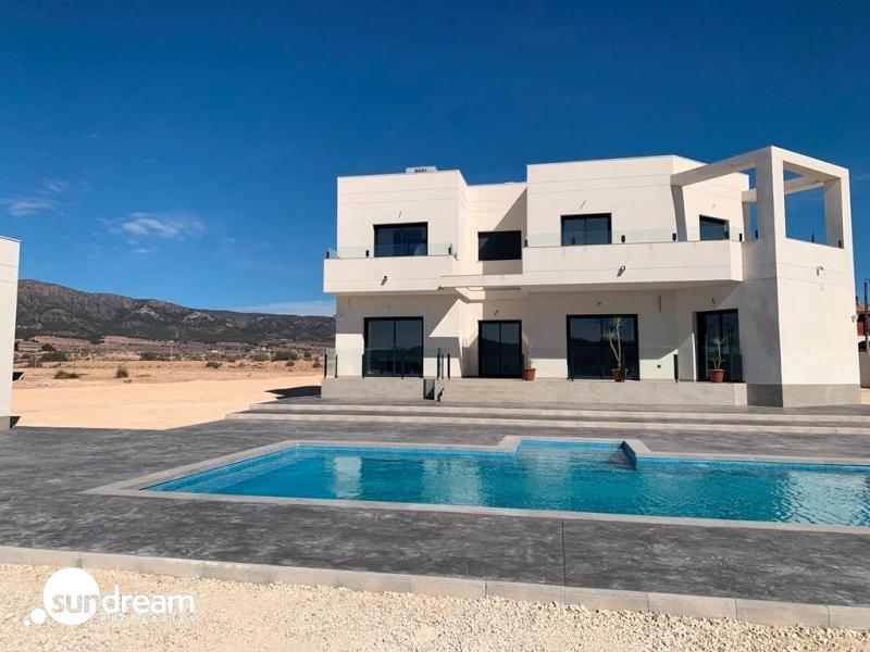 VILLA MODERNA DE 2 PLANTAS DE 4 DORMITORIOS DE NUEVA CONSTRUCCIÓN EN PINOSO