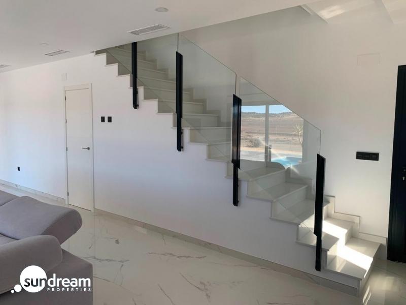 VILLA MODERNA DE 2 PLANTAS DE 4 DORMITORIOS DE NUEVA CONSTRUCCIÓN EN PINOSO