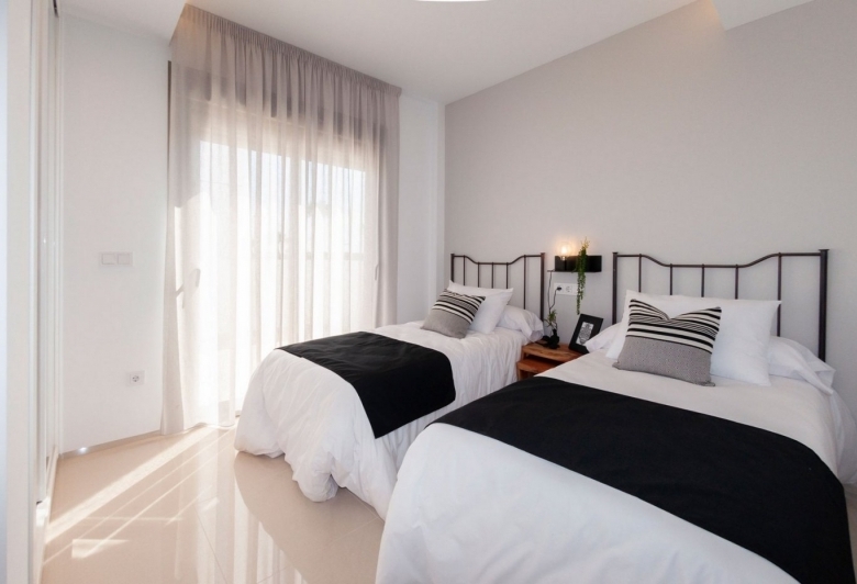 MODERNA VILLA DE 3 DORMITORIOS CON PISCINA PRIVADA EN LOS ALCAZARES