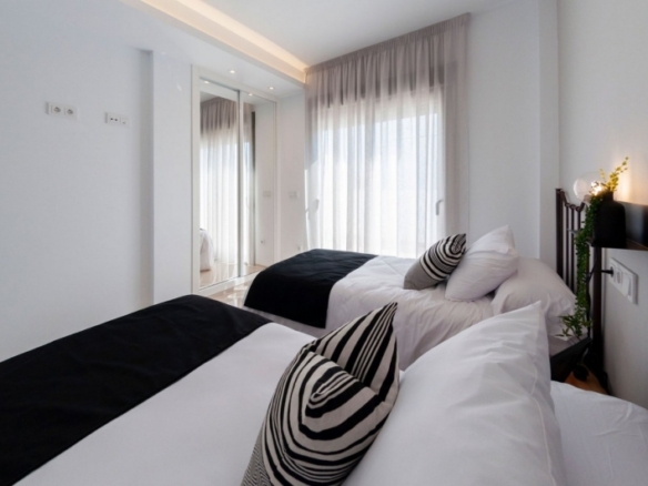 MODERNA VILLA DE 3 DORMITORIOS CON PISCINA PRIVADA EN LOS ALCAZARES