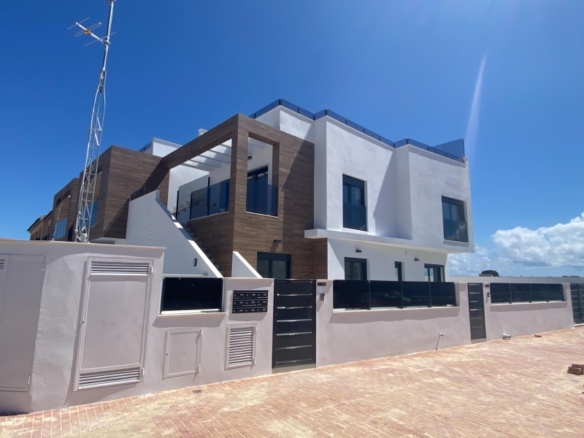 MODERNOS BUNGALOWS DE PLANTA BAJA DE OBRA NUEVA EN LO PAGAN(SAN PEDRO DEL PINATAR)
