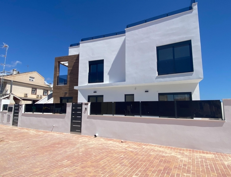 MODERNOS BUNGALOWS DE PLANTA BAJA DE OBRA NUEVA EN LO PAGAN(SAN PEDRO DEL PINATAR)