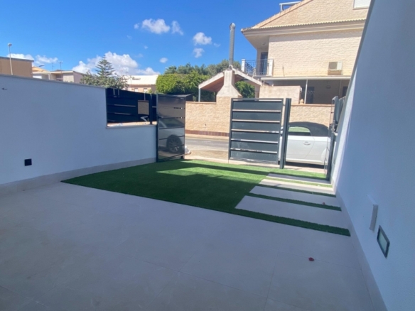 MODERNOS BUNGALOWS DE PLANTA BAJA DE OBRA NUEVA EN LO PAGAN(SAN PEDRO DEL PINATAR)