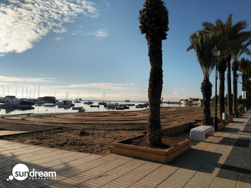 VILLA PAREADA DE NUEVA CONSTRUCCIÓN DE 4 DORMITORIOS  EN LOS ALCAZARES