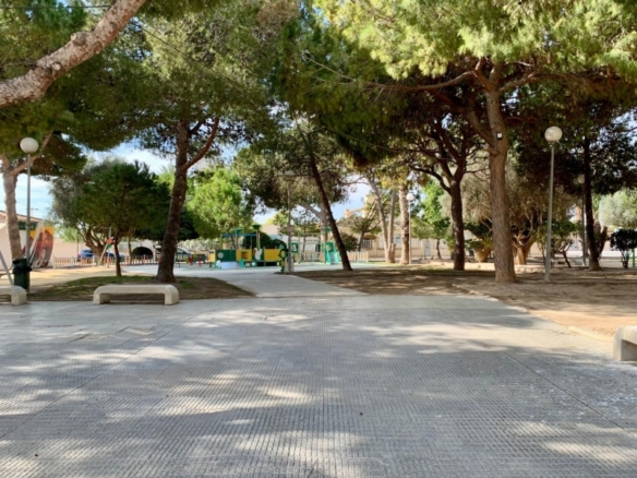 VILLA PAREADA DE NUEVA CONSTRUCCIÓN DE 4 DORMITORIOS  EN LOS ALCAZARES
