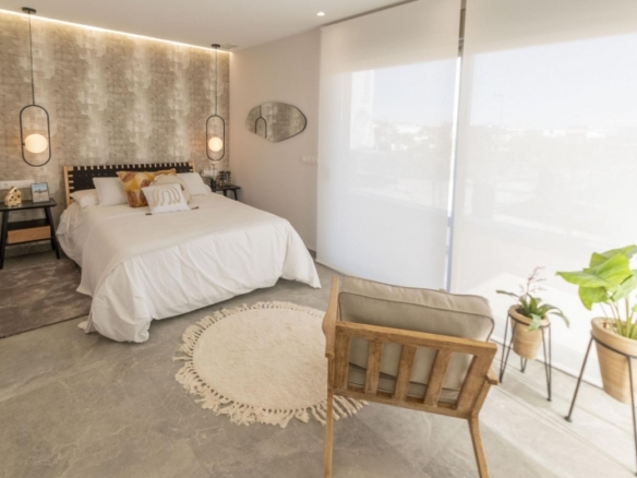 VILLA DE 3 DORMITORIOS DE NUEVA CONSTRUCCIÓN EN PILAR DE LA HORADADA EN EL CAMPO DE GOLF.