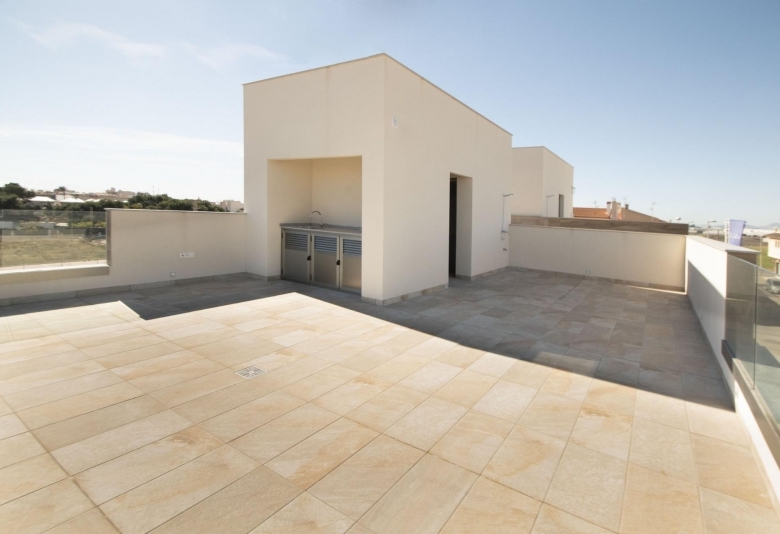 VILLA DE 3 DORMITORIOS DE NUEVA CONSTRUCCIÓN EN PILAR DE LA HORADADA EN EL CAMPO DE GOLF.