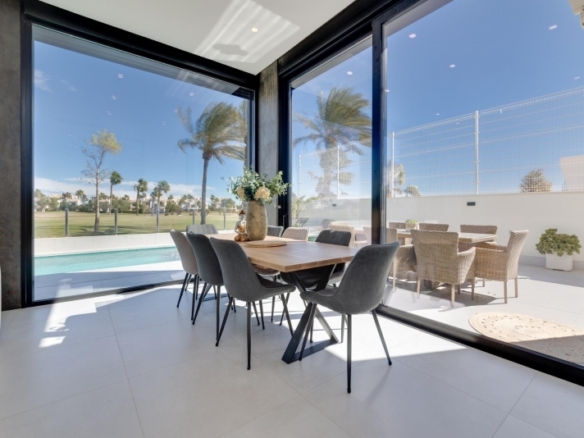 Villa a la venta en campo de golf en Pilar de la Horadada