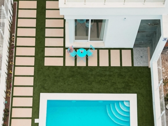 Chalet pareado en venta con piscina privada  en Los Alcázares