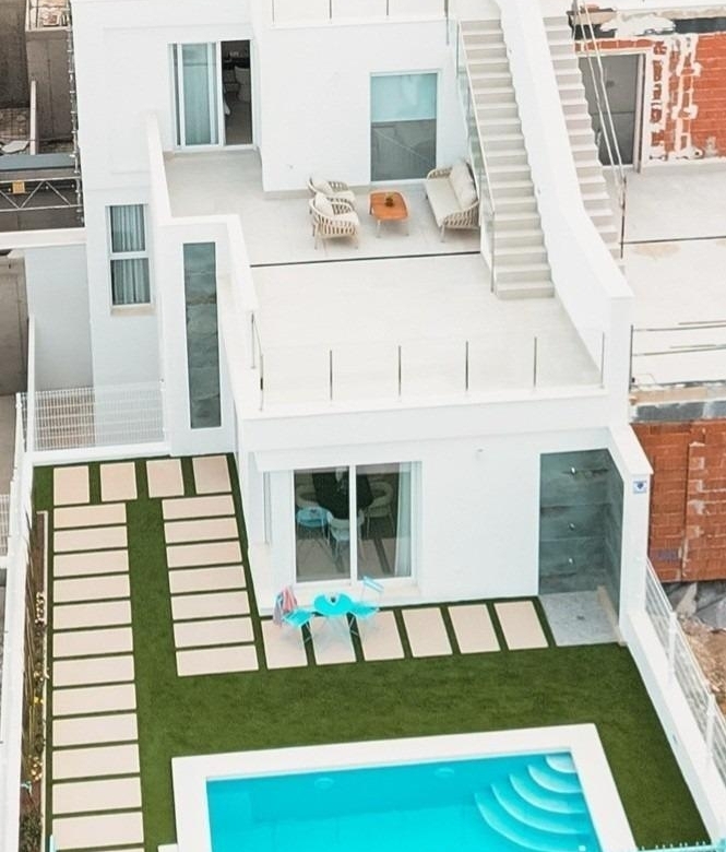 Chalet pareado en venta con piscina privada  en Los Alcázares