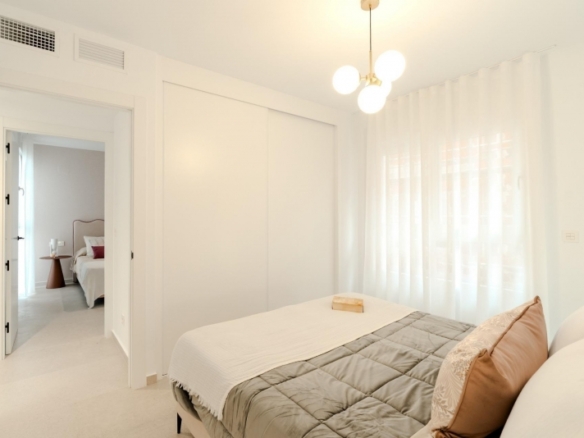 Chalet pareado en venta con piscina privada  en Los Alcázares