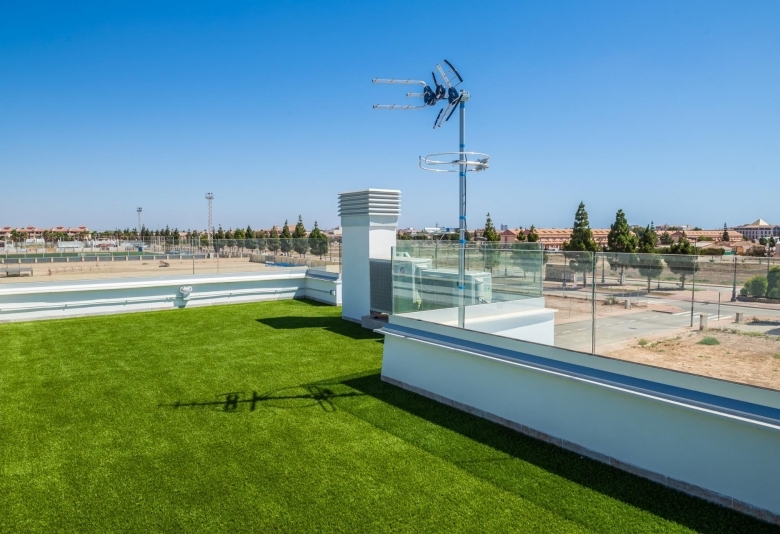 VILLA A LA VENTA CON PISCINA PRIVADA Y GARAJE  EN LOS ALCAZARES