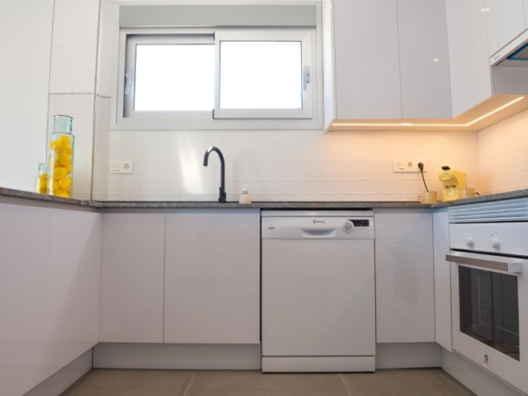 VILLA A LA VENTA CON PISCINA PRIVADA Y GARAJE  EN LOS ALCAZARES