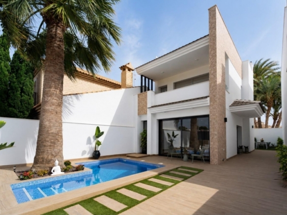 Chalet a la venta con piscina privada en San Pedro del Pinatar