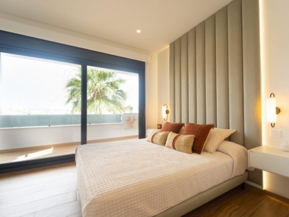 Chalet a la venta con piscina privada en San Pedro del Pinatar