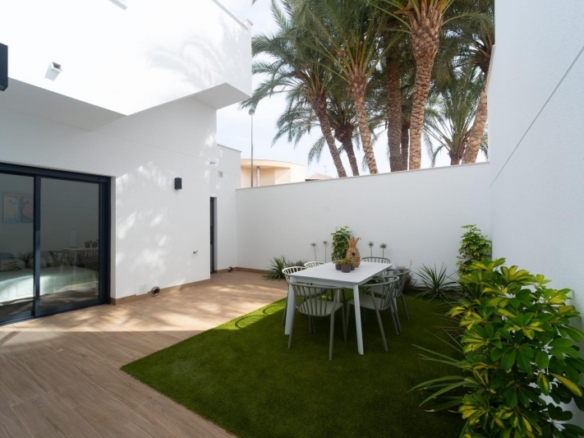 Chalet a la venta con piscina privada en San Pedro del Pinatar