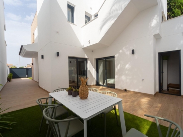 Chalet a la venta con piscina privada en San Pedro del Pinatar