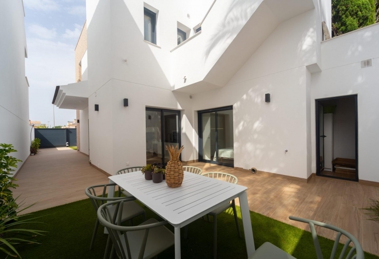 Chalet a la venta con piscina privada en San Pedro del Pinatar