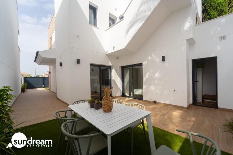 Chalet a la venta con piscina privada en San Pedro del Pinatar