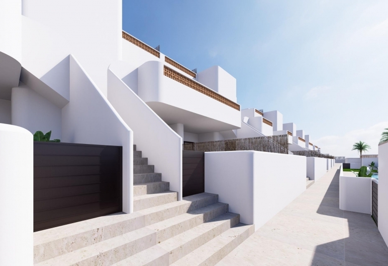 Bungalow de planta alta con solarium privado a la venta en Dolores