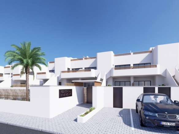 Bungalow de planta alta con solarium privado a la venta en Dolores