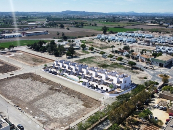 Bungalow de planta alta con solarium privado a la venta en Dolores